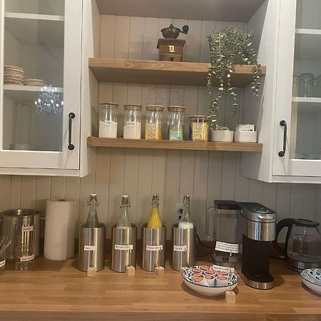 Woodside Farm Country Inn Sooke Eksteriør billede