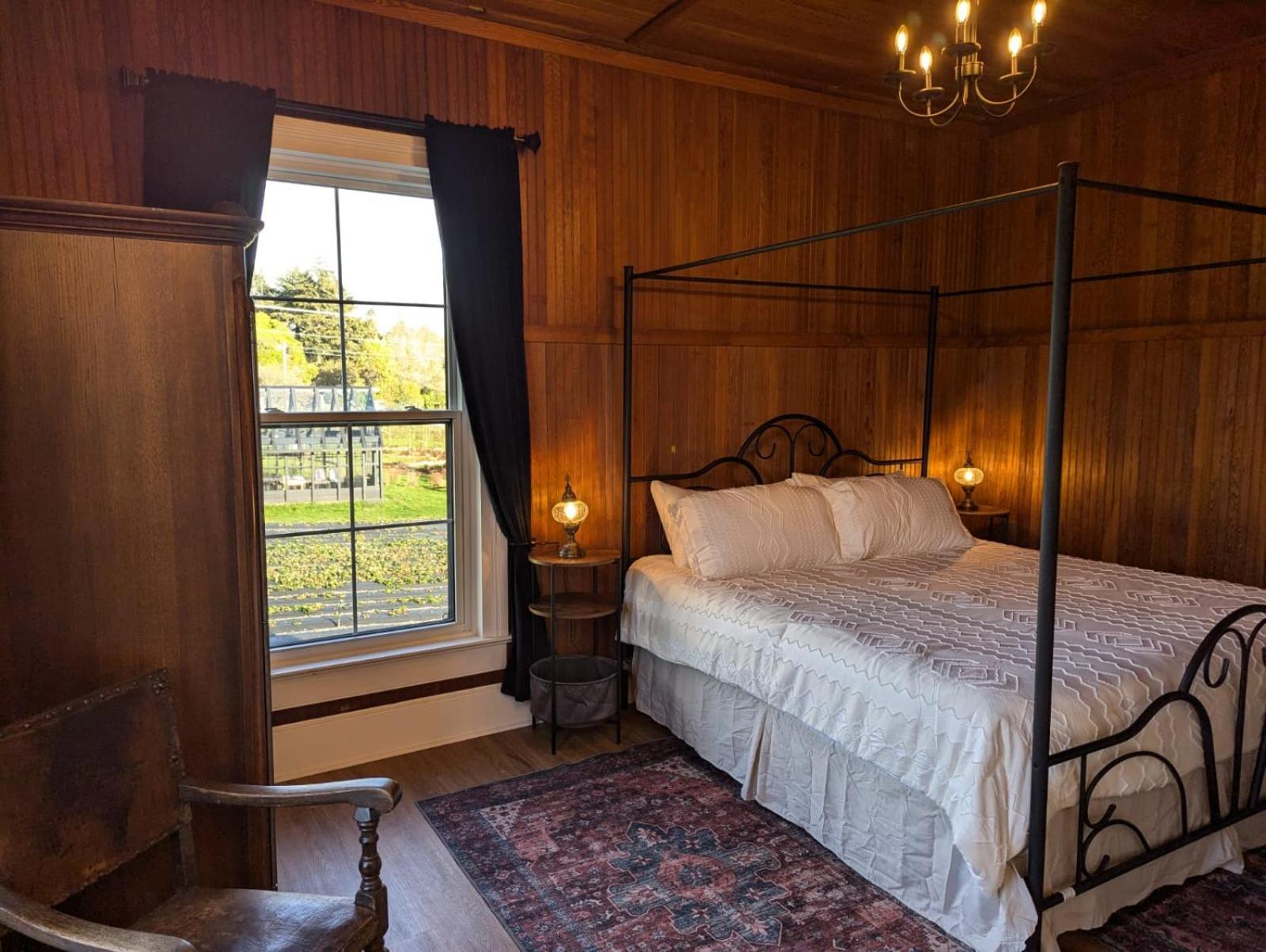 Woodside Farm Country Inn Sooke Eksteriør billede