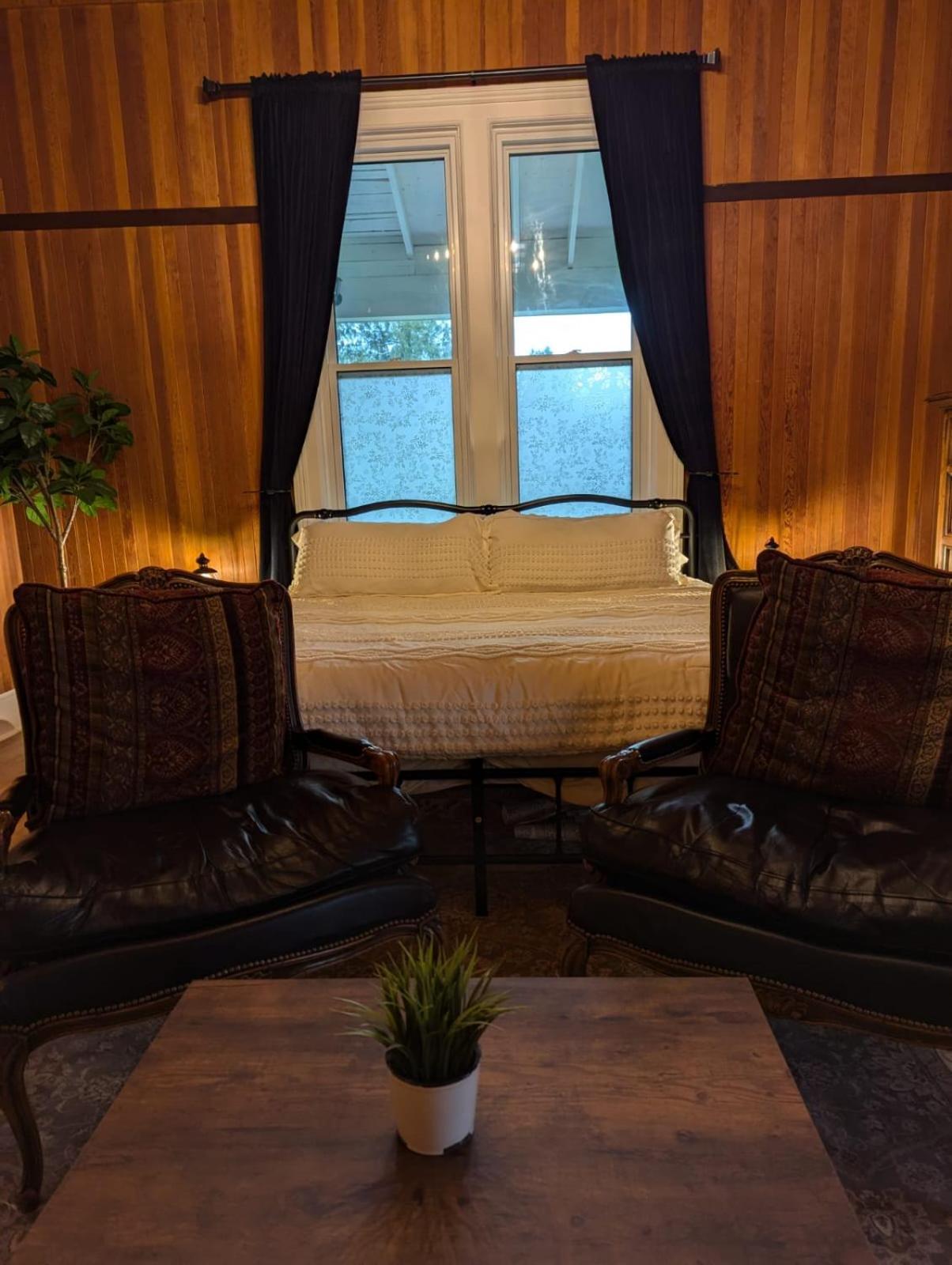 Woodside Farm Country Inn Sooke Eksteriør billede