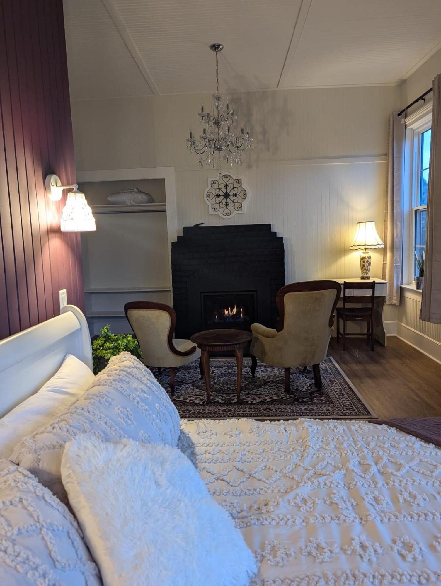 Woodside Farm Country Inn Sooke Eksteriør billede